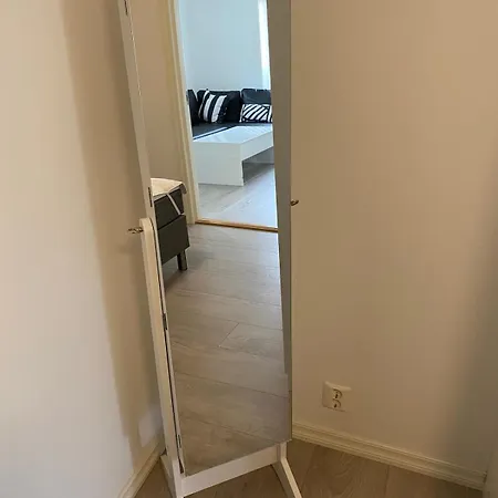 Kozy Near Center With Free Parking And Wifi Apartmán