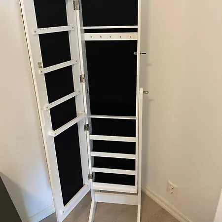 Kozy Near Center With Free Parking And Wifi Apartmán