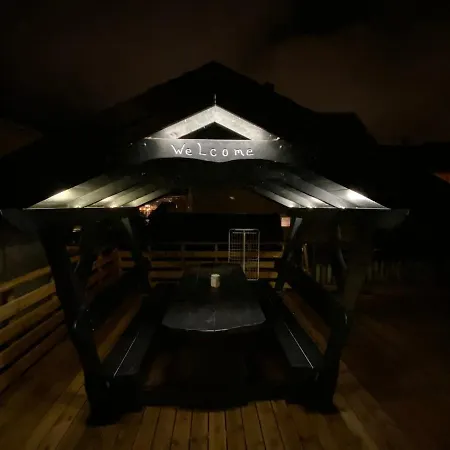 Appartamento Kozy Near Center With Free Parking And Wifi