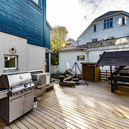 Kozy Near Center With Free Parking And Wifi *