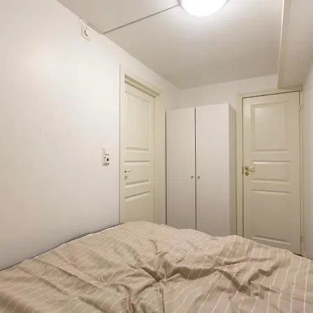 Kozy Near Center With Free Parking And Wifi