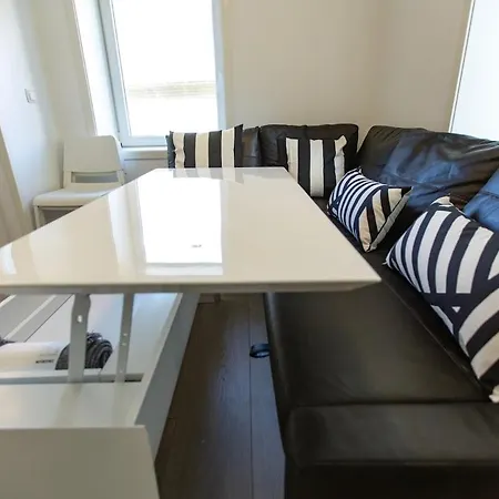 Kozy Near Center With Free Parking And Wifi Appartamento