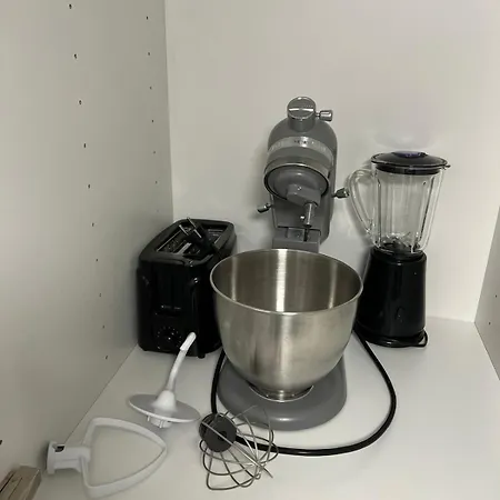 Kozy Near Center With Free Parking And Wifi *