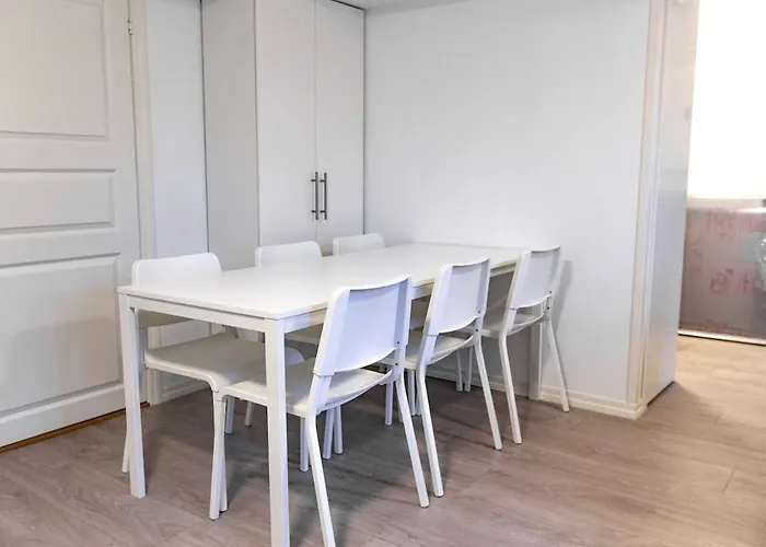 Kozy Near Center With Free Parking And Wifi