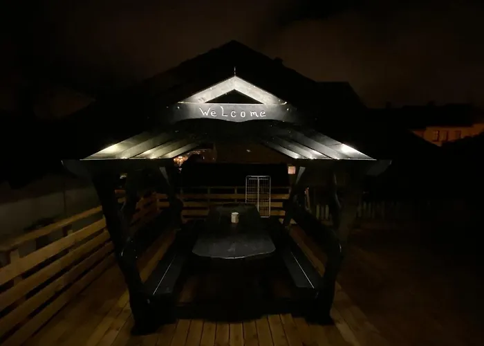 Appartamento Kozy Near Center With Free Parking And Wifi