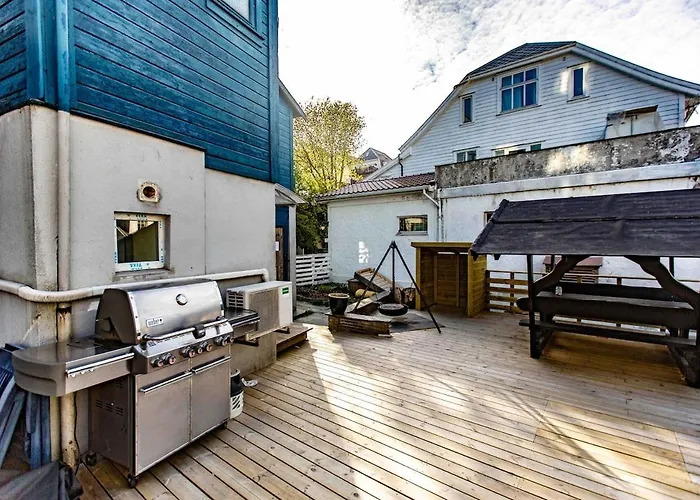 Kozy Near Center With Free Parking And Wifi *