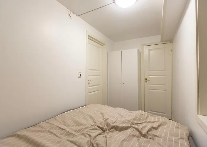 Kozy Near Center With Free Parking And Wifi