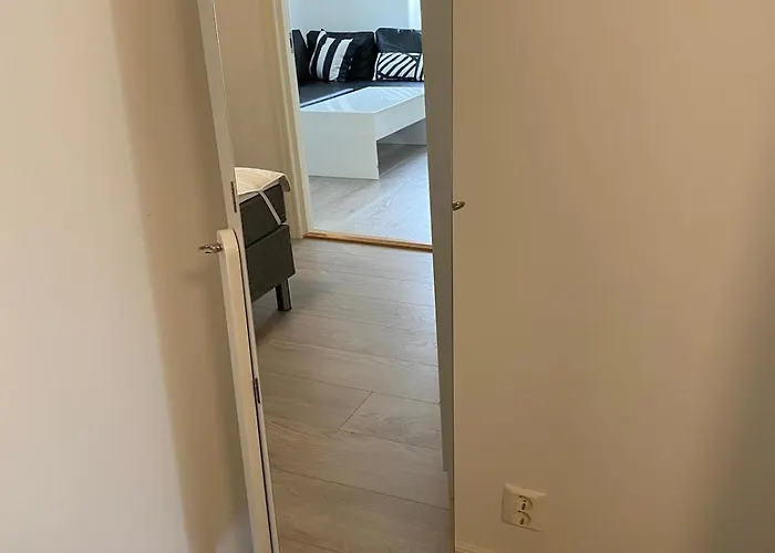 Kozy Near Center With Free Parking And Wifi Appartamento