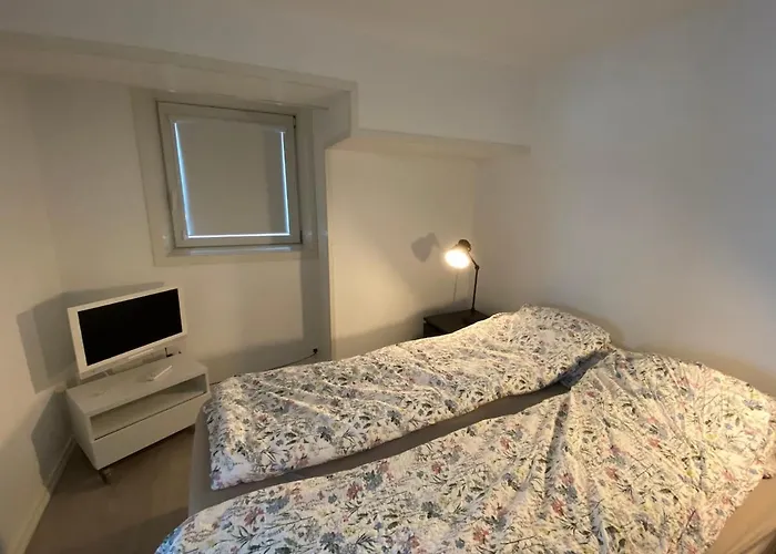 아파트 Kozy Near Center With Free Parking And Wifi