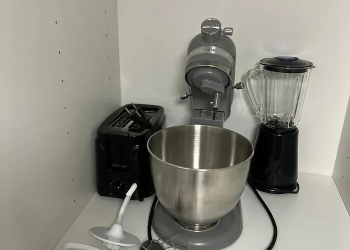 Kozy Near Center With Free Parking And Wifi *